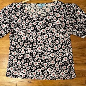 Woman’s CeCe top size XL